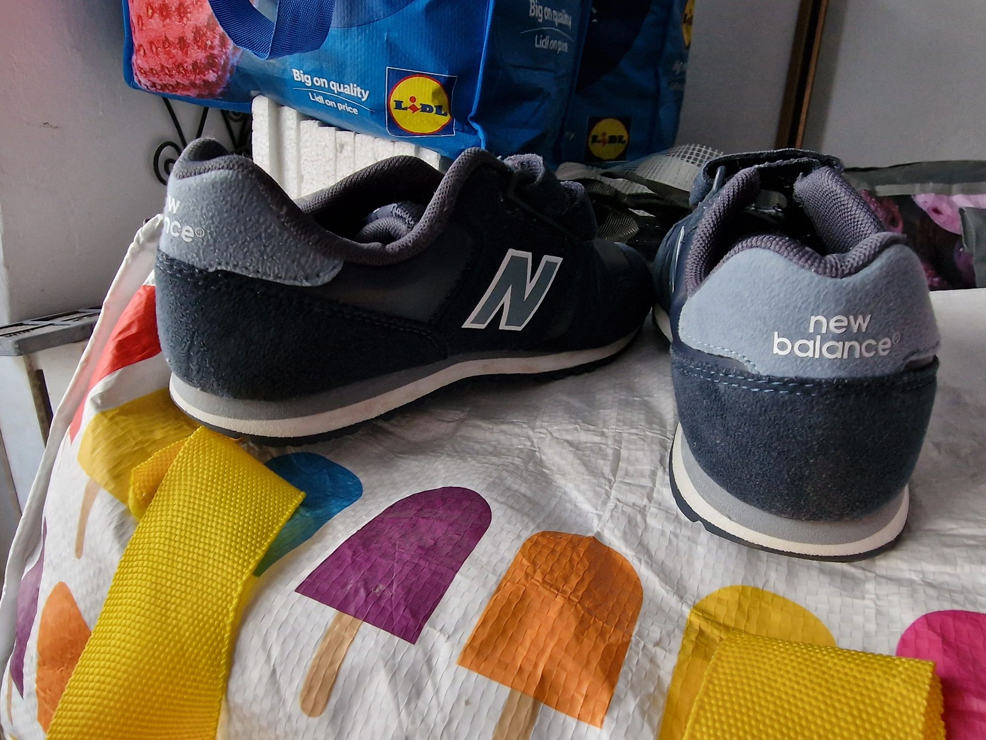 New Balance adidași 33