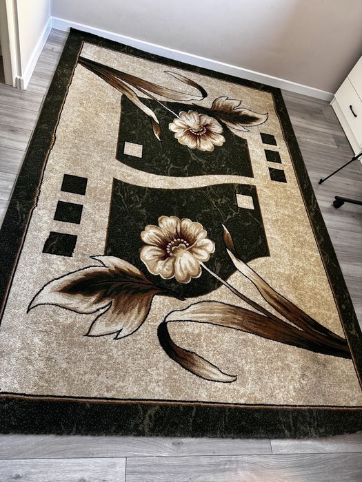 Продам ковер 1,5 на 2 примерно