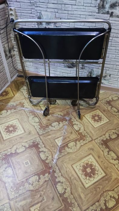 Сервировочный столик