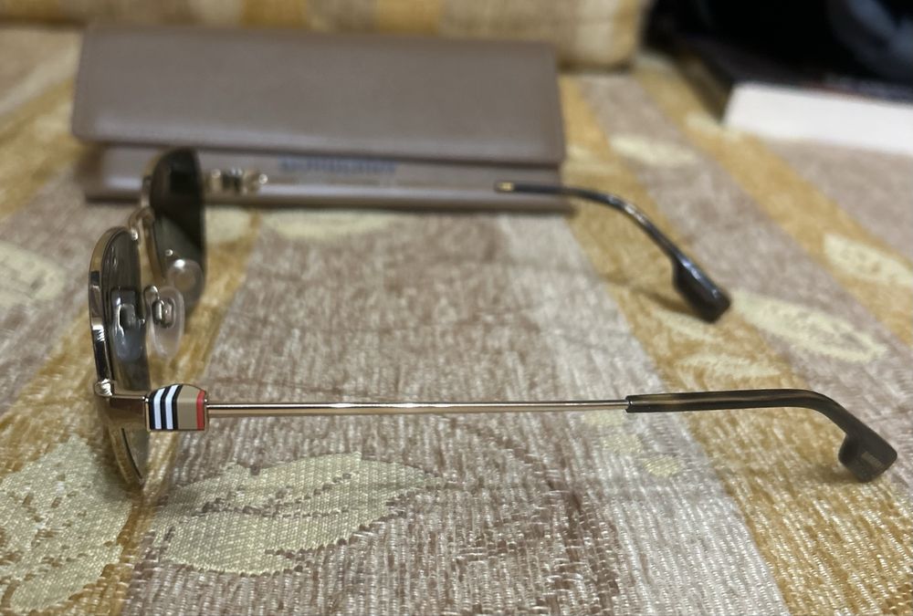 Чисто нови unsiex слънчеви очила Burberry модел B3146