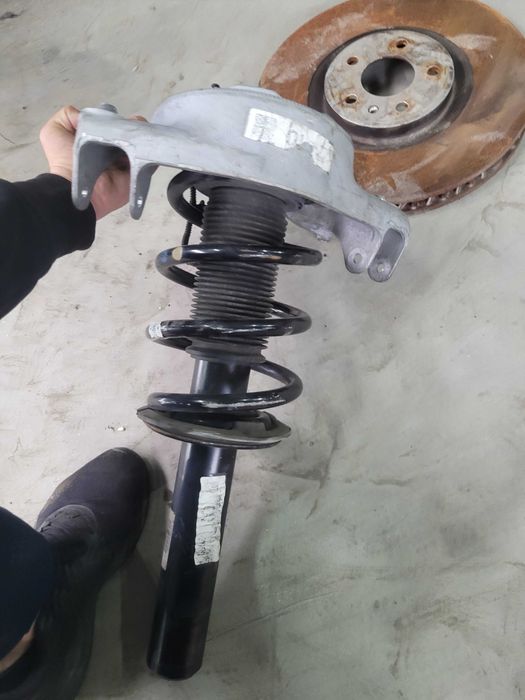 Amortizor pneumatic electric Fata Porsche Macan 95B St/Dr 95B413031R