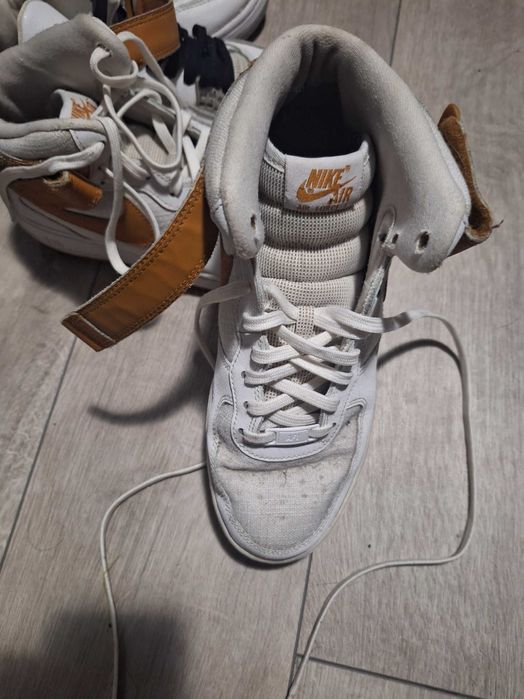 Adidasi purtati stare foarte buna ( din cauză lumini se vad asa culori