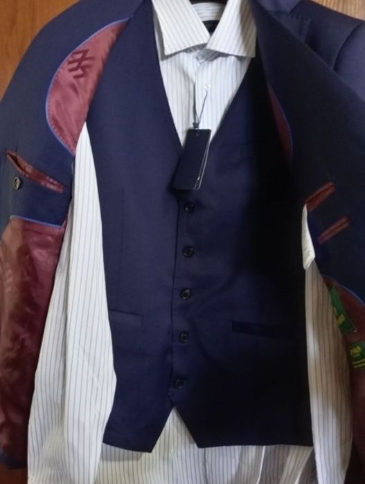 Костюм тройка по Скидке! Рубашка в подарок!