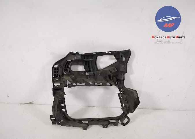 Порше Панамера / Porsche Panamera Оригинална дясна опорна решетка на п