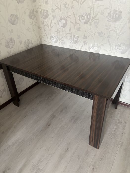 Продам стол из натурального дерева (Турция)