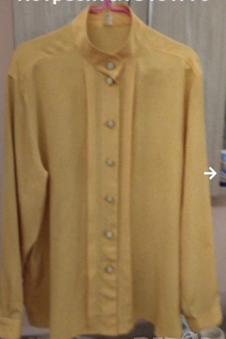 Дамска копринена риза с дълъг ръкав.