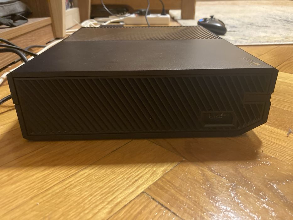 Xbox One 512GB + manetă