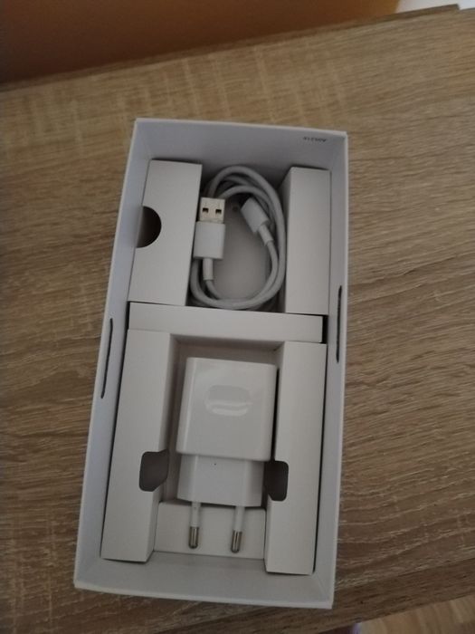 Vând telefon Honor x8