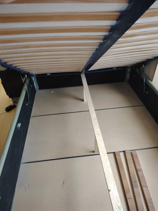 Спалня с матрак и подматрачна рамка