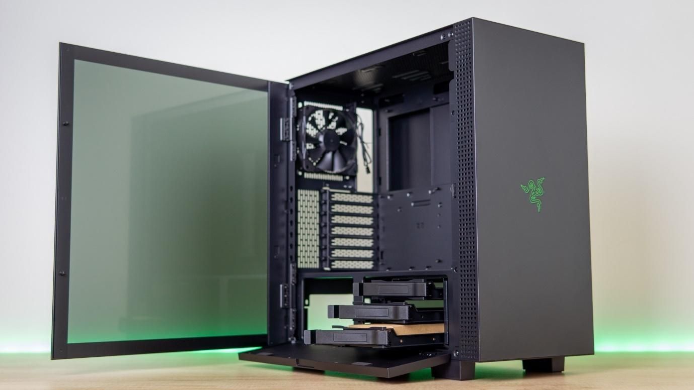 Красива Кутия Razer Tomahawk Atx