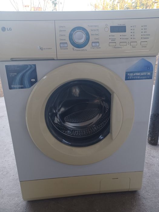 Стиралька LG в отличном состояние загрузка 8кг всё заводской