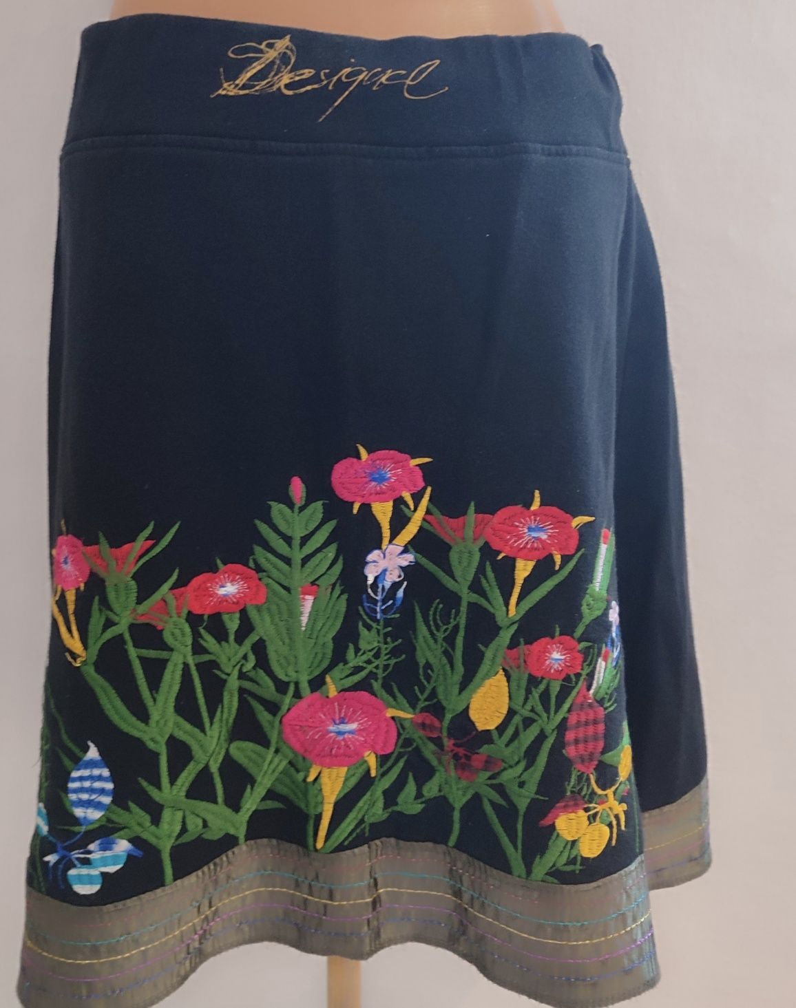 Красива пола Desigual