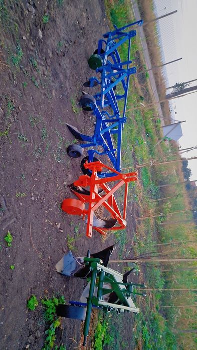 Vând pluguri cu două brazde