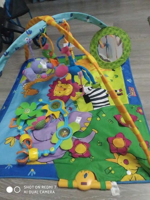 Коврик яркий в идеальном состоянии