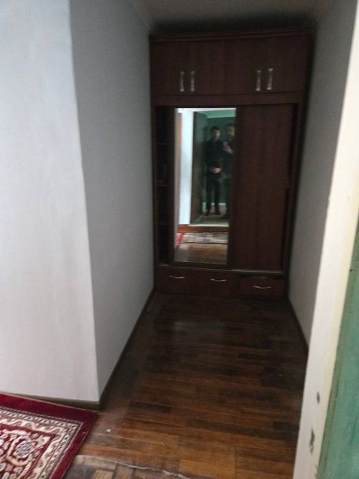 2 xonali kvartira sotiladi