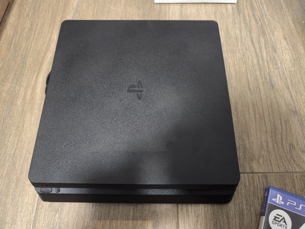 PlayStation 4 Slim 1TB