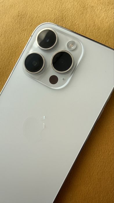 Iphone 14 pro / бял/ …