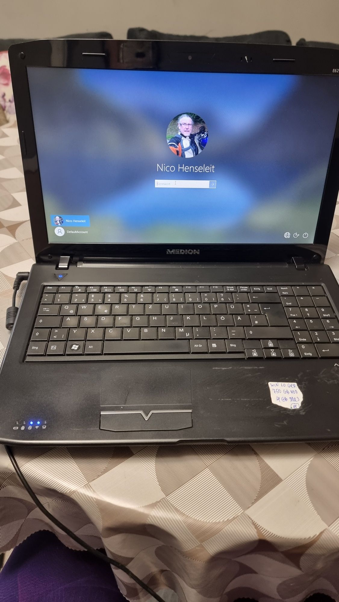 Лаптоп Medion E6220 15,6