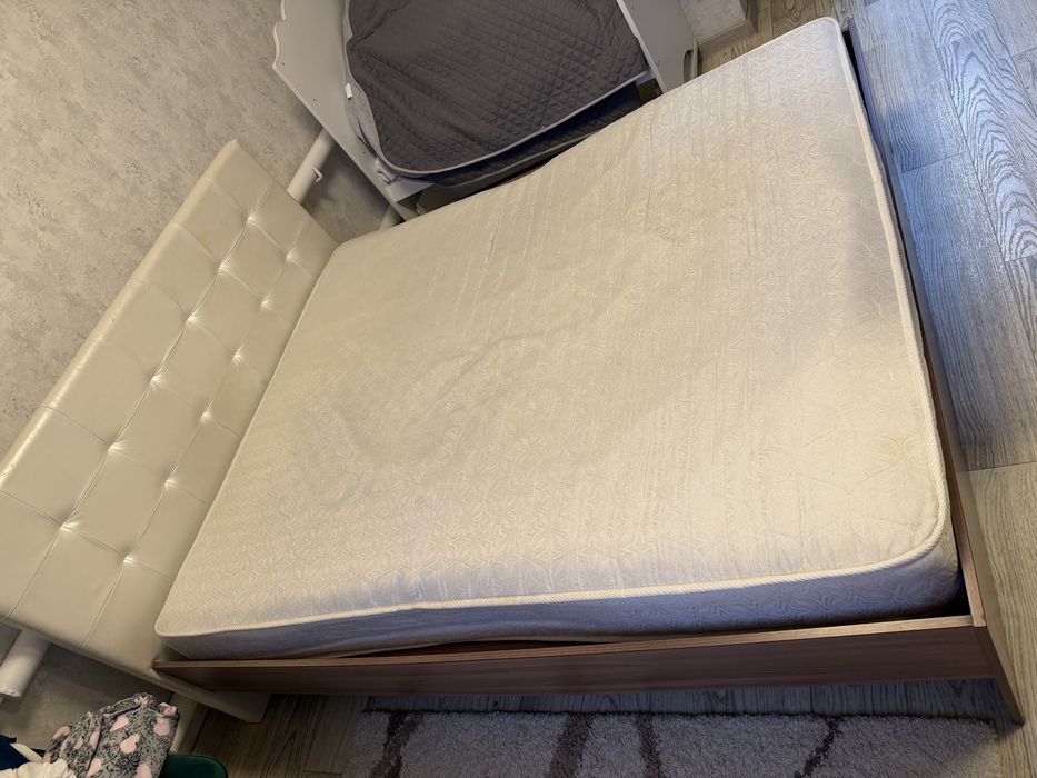 Продам кровать с матрасом 200*160