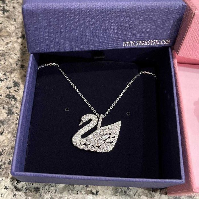 Set Swarovski Swan, Lantisor/Cercei - nou, în cutie