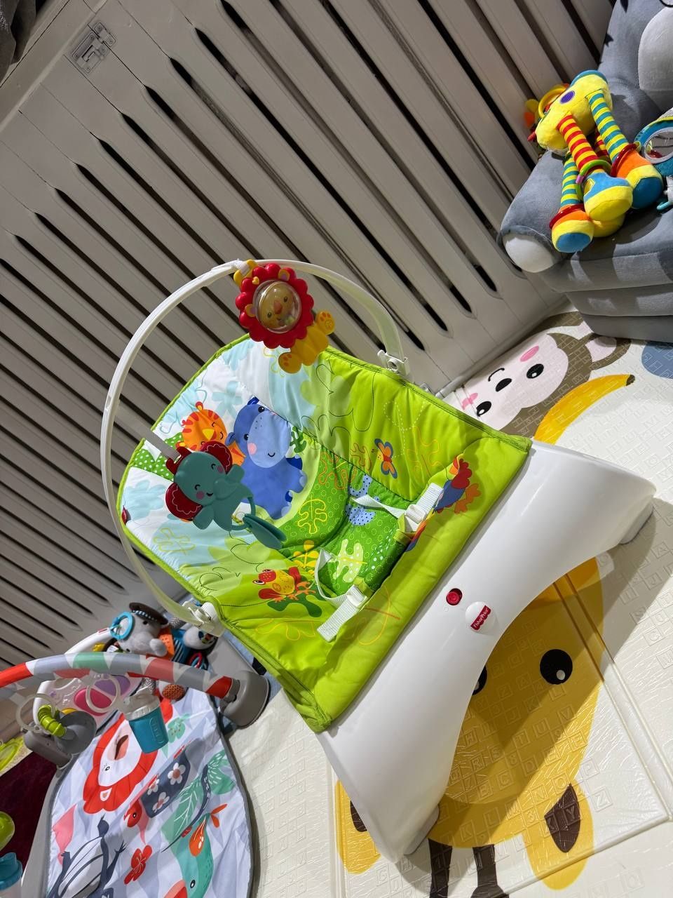 Шезлонг для детей fisher price