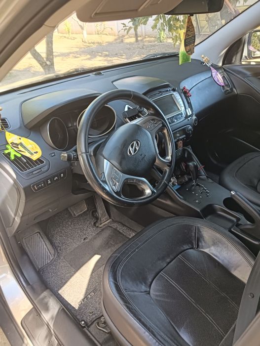 SUV Hyundai i35 full