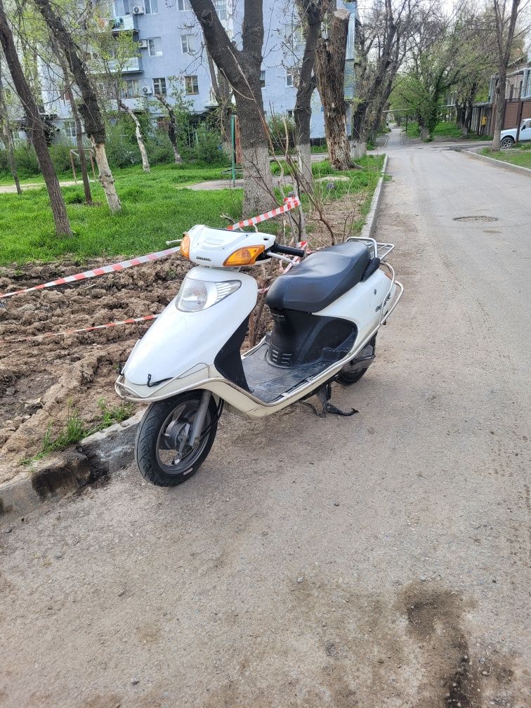 Продам японский скутер Honda Spacy 100