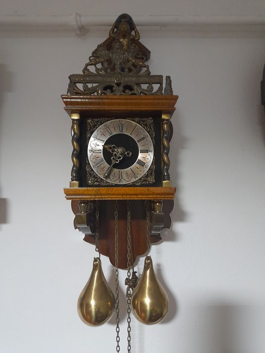 Vând ceas mecanic cu pendul