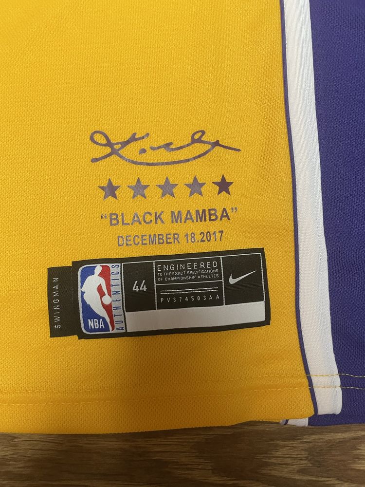 Lakers-Nike maieu