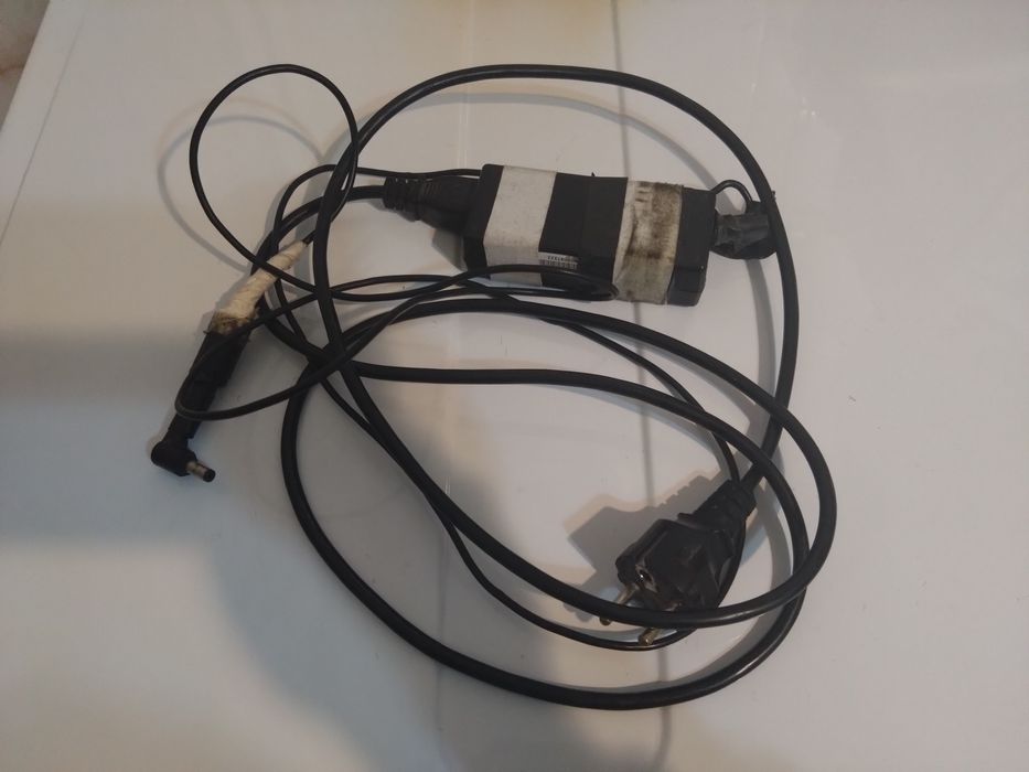 Vând laptop Benq A53