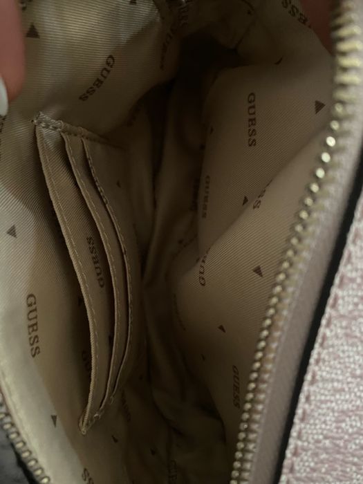 Дамска чантичка Guess