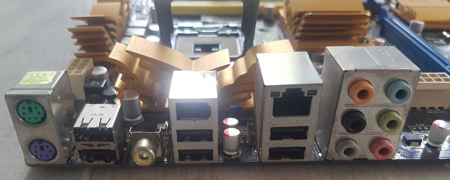 Asus P5Q  socket 775