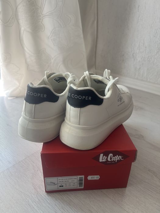 Спортни обувки Lee Cooper