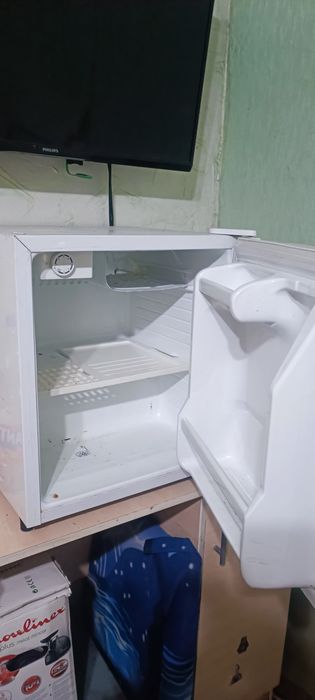Продам маленький холодильник срочно