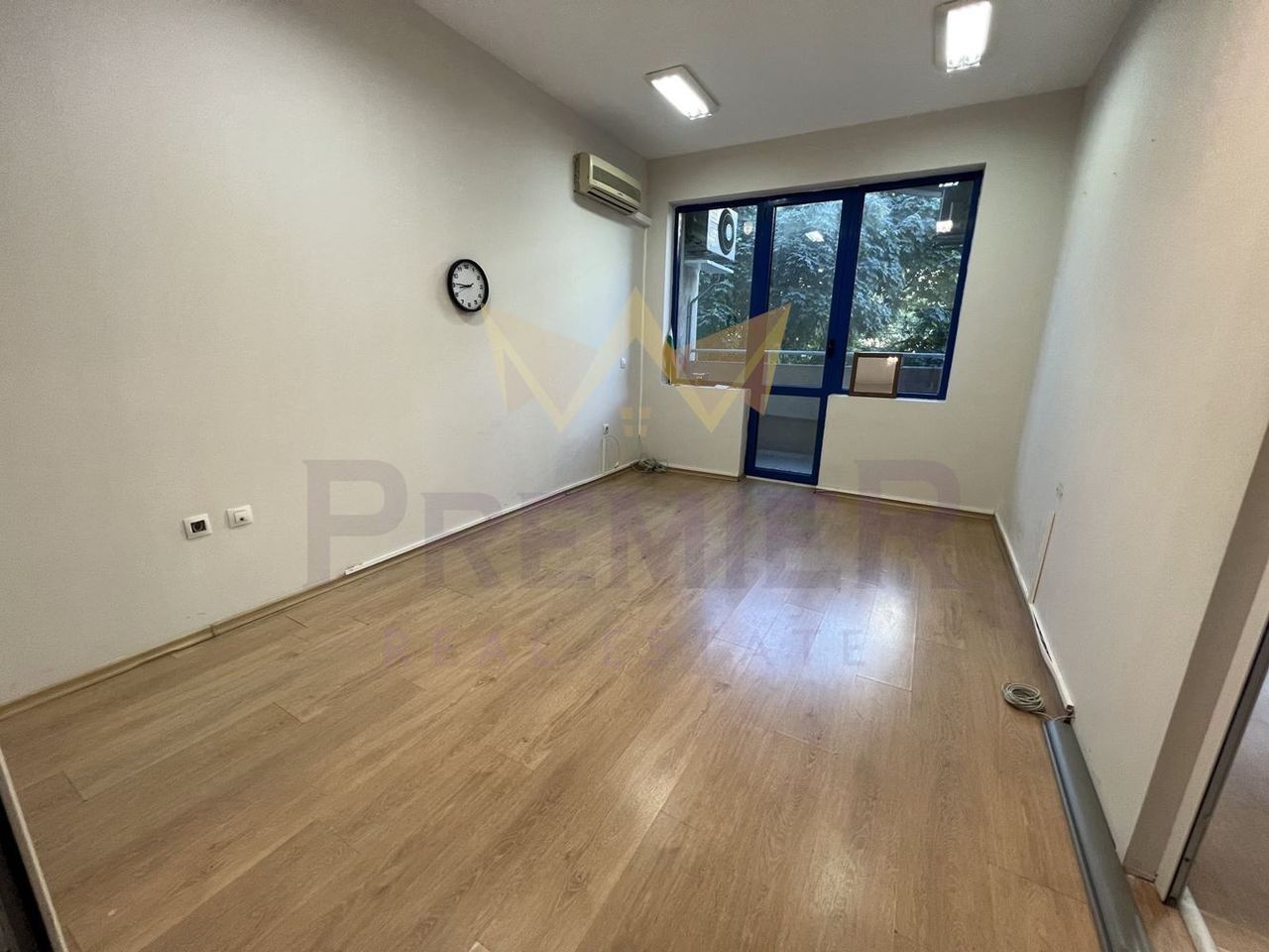 Дава се под наем Офис в Варна, Лятно кино Тракия - 90 кв.м за 1000 € - Снимка #5