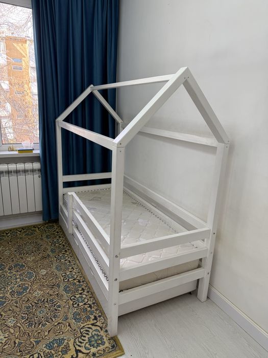 Кровать домик с матрасом