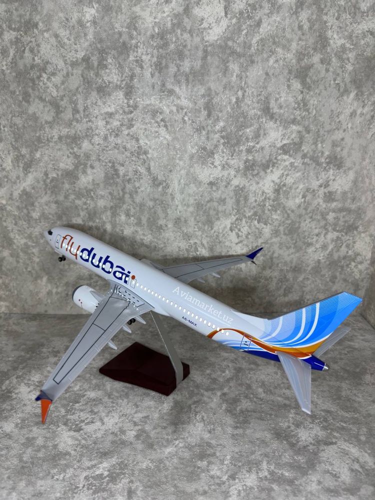 Самолет модель (BOEING-737-MAX FLY DUBAI) с LED подсветкой