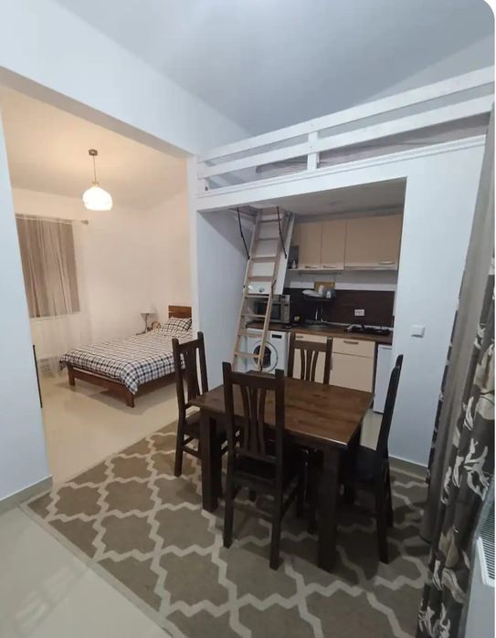 Închiriez apartament cu o cameră,  la casă, zona Mitropoliei