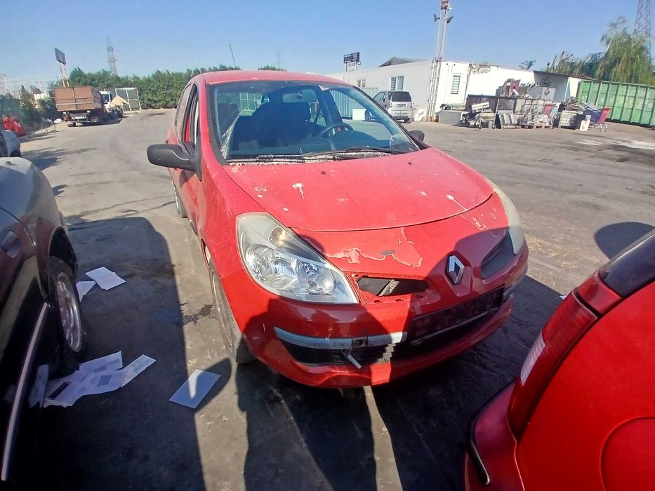 Dezmembrez renault clio 3