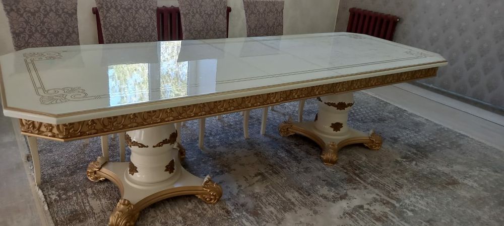 Стол для гостиной