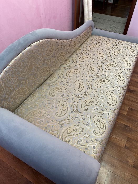 Продается удобный диван в отличном состояний