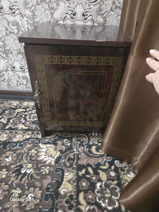 Шифоньер,камот,тумбочки.
