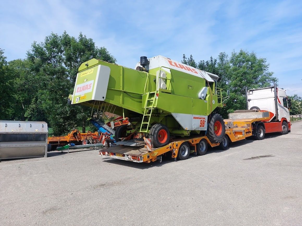 În curând - Claas Dominator 98