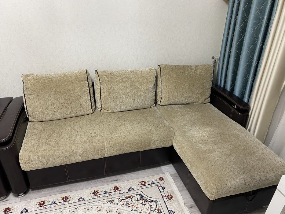 Продам обе дивана в хорошем состоянии