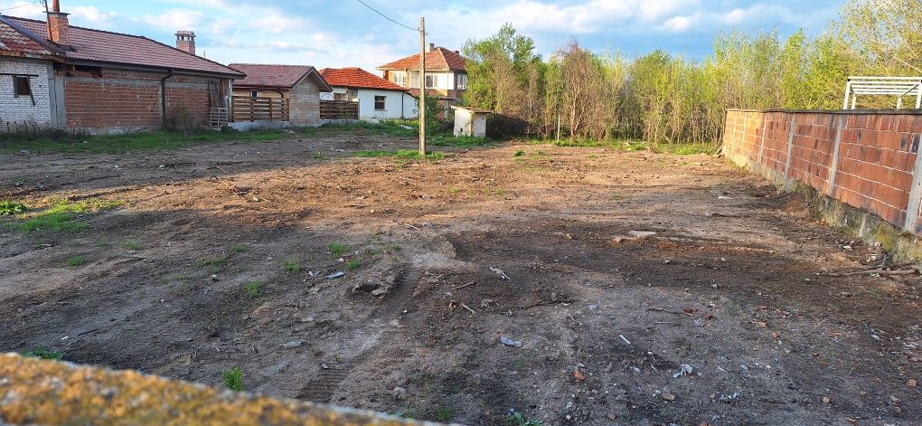 Продава се парцел в регулация 900кв.