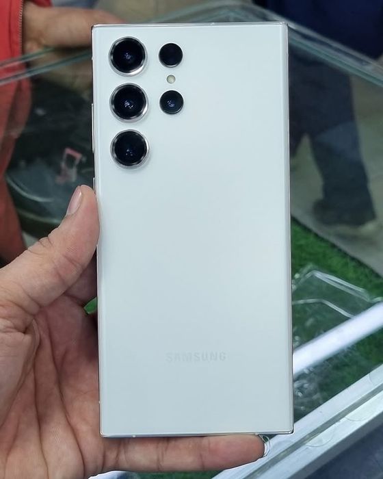 Samsung S23 ULTRA de 256 GB si 12 GB RAM