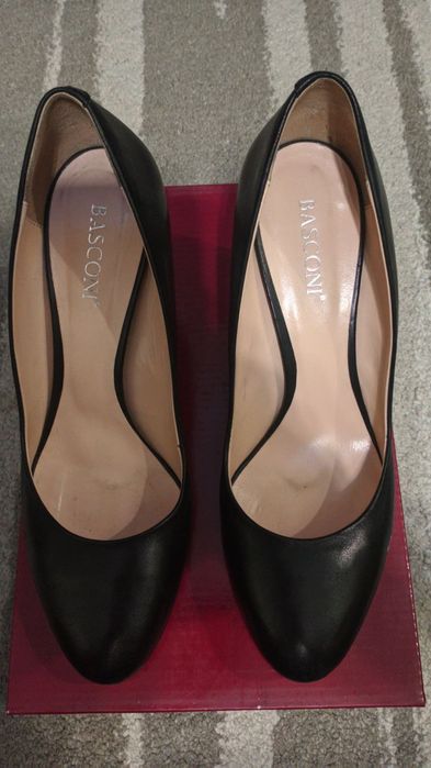 Продам женские туфли Basconi, кожанные, р 38, цвет черный, состояние о