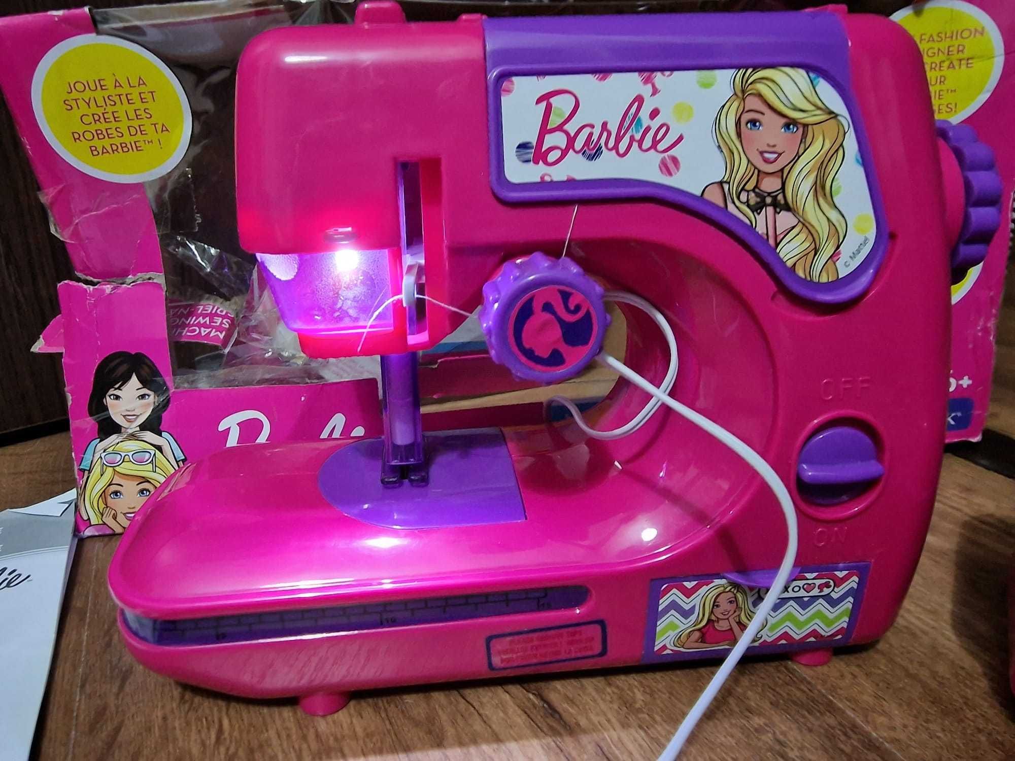 Masina barbie de cusut cu accesorii