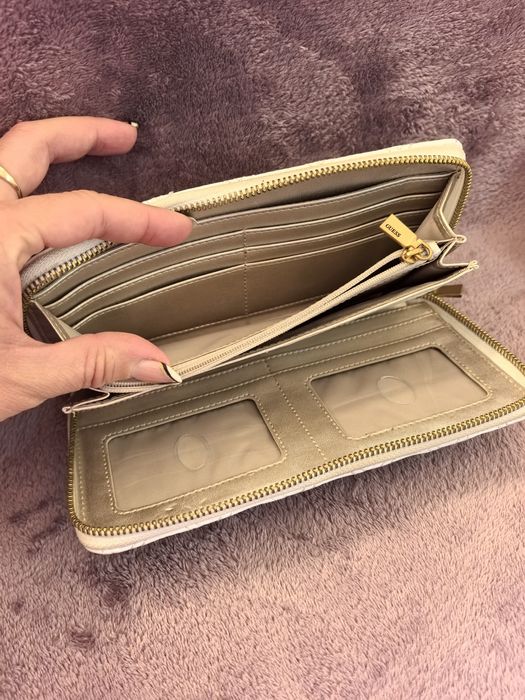 Голямо портмоне guess