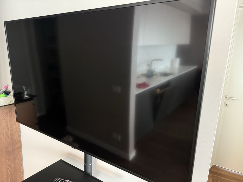 Vand TV Samsung 138 cm, 4K, ultra HD si stand mobil